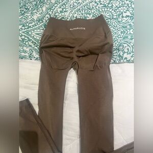Alphalete High-Rise pump Leggings in mocha